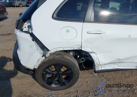 2023 Jeep Cherokee Altitude Lux 4X4 z USA, uszkodzony, nr VIN 1C4PJMMB2PD106726